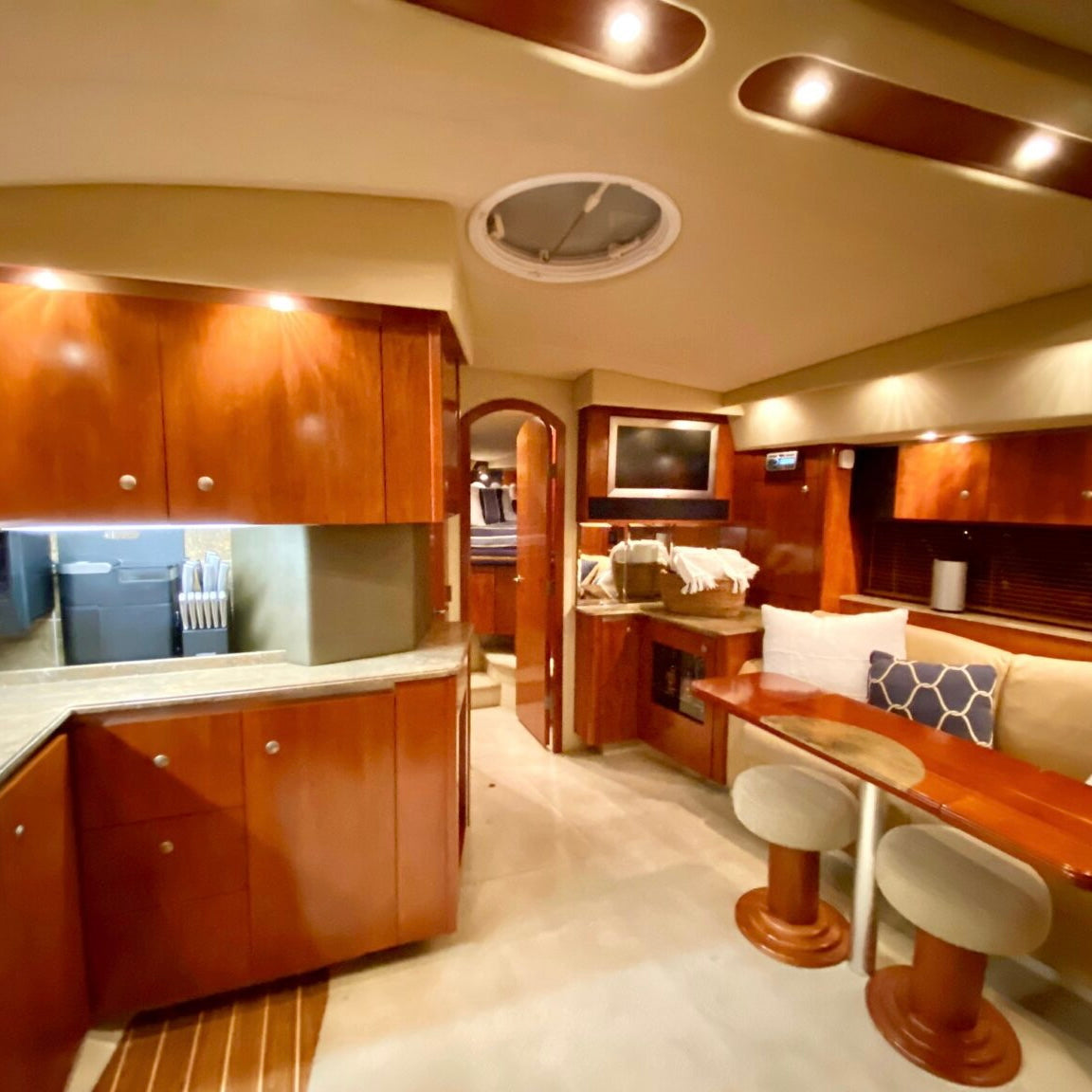 Luxury Yacht up to 12 Passengers